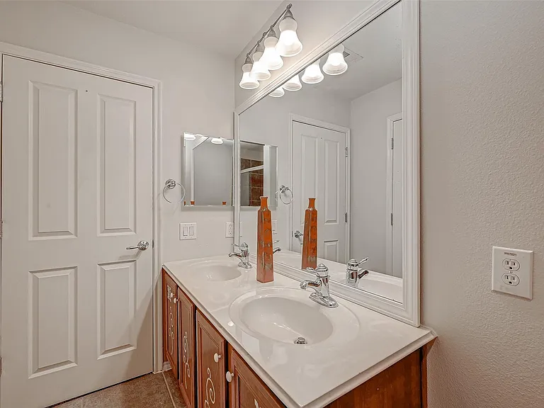 13600 Breton Ridge St #32C — Photo 41