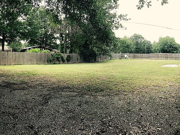 5th image of 203 W Clover Dr