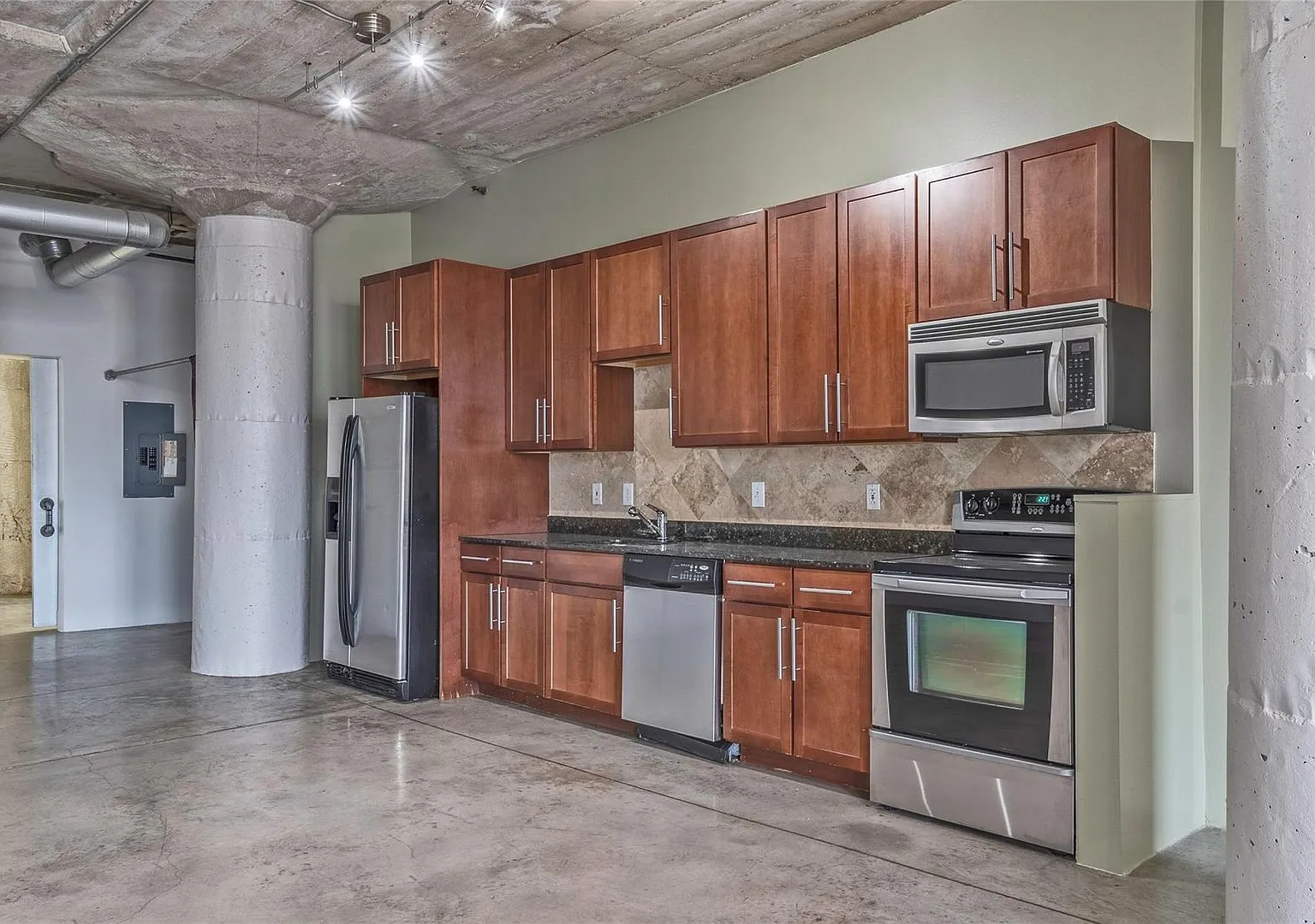 Serene and picturesque apartment — Photo 2