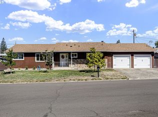 2462 W Jay Ave, Roseburg, OR 97471