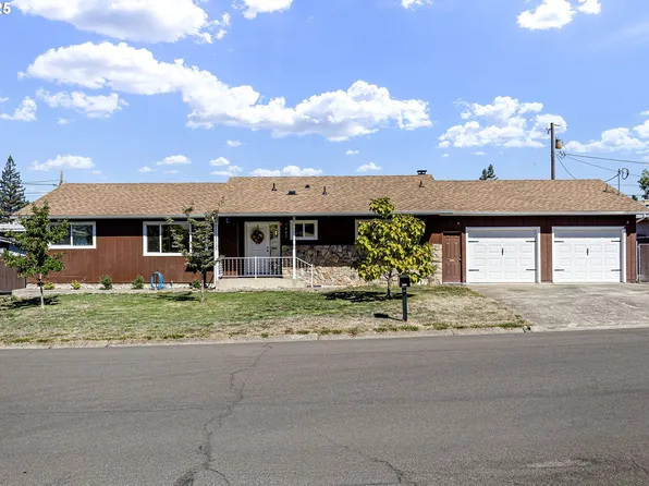 2462 W Jay Ave, Roseburg, OR 97471