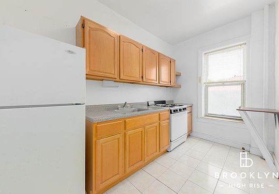 3rd image of 2320 Kings Hwy #B11