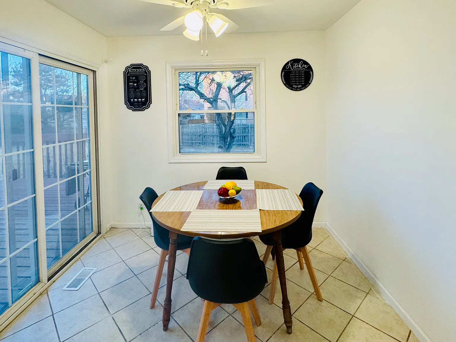 6 bed, 2200 sqft, $895 — Photo 2