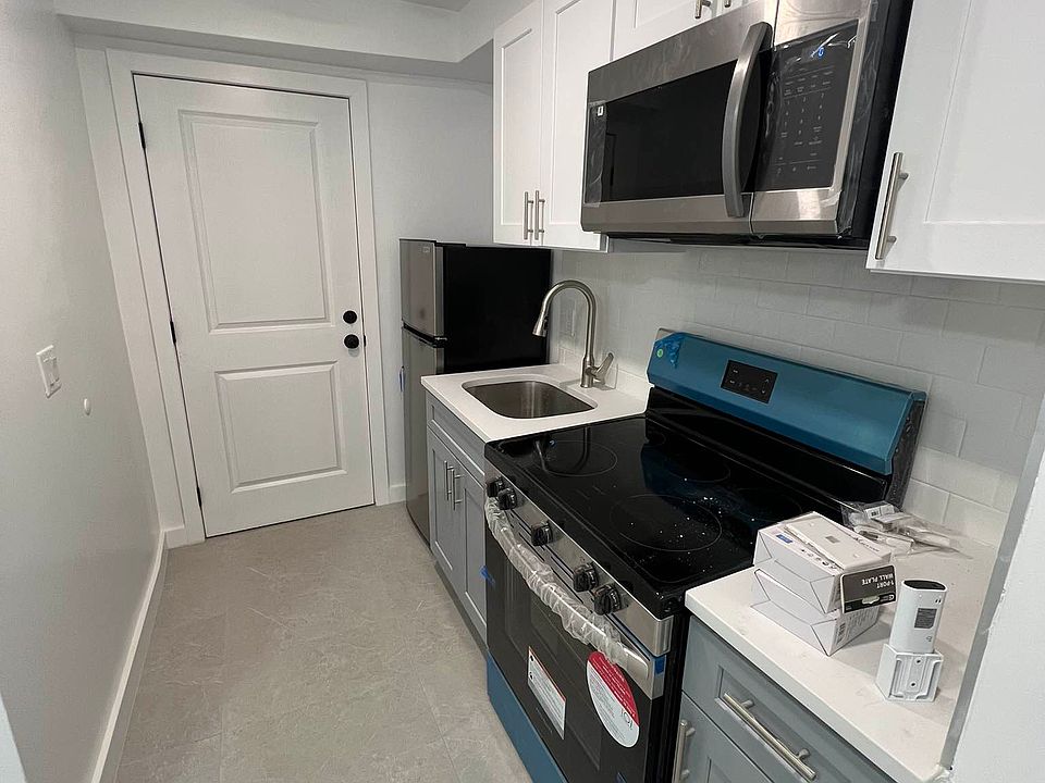 1st image of 896 Willoughby Ave #3