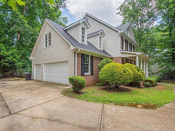 3rd image of 125 Lake Laurel Dr