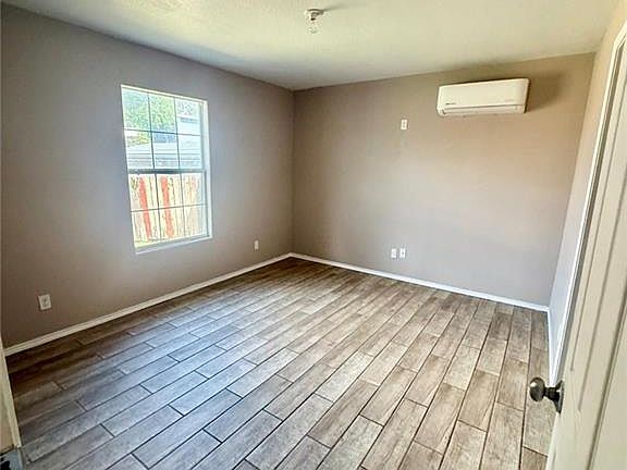 4th image of 907 El Campo Dr