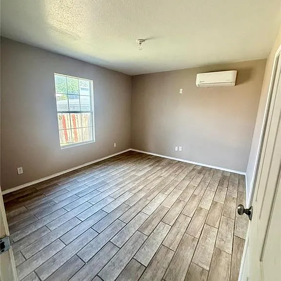 909 El Campo Dr — Photo 4