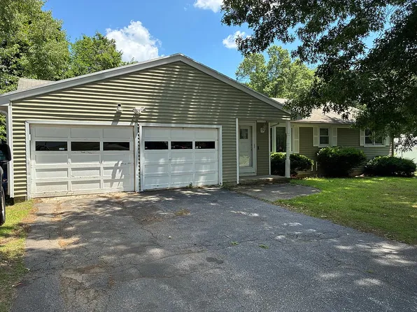 918 Cutspring Rd, Stratford, CT 06614