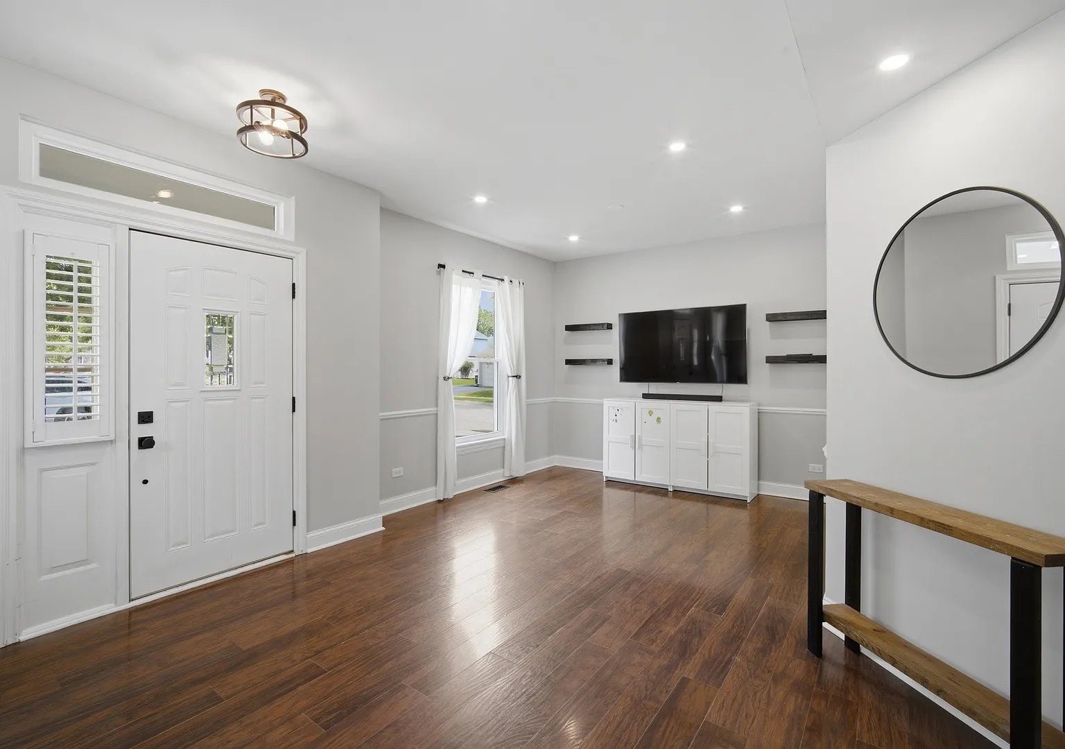 3 bed, 1.5 bath, 1508 sqft, $2,500 — Photo 2