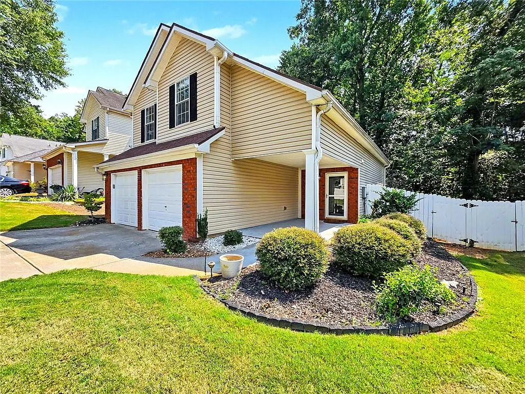 3 bed, 2.5 bath, 1564 sqft, $2,300 — Photo 2
