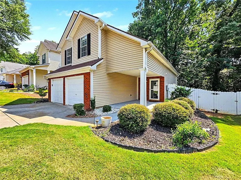 3235 Liberty Commons Dr NW — Photo 2