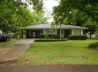 411 Moses St, Hope, AR 71801