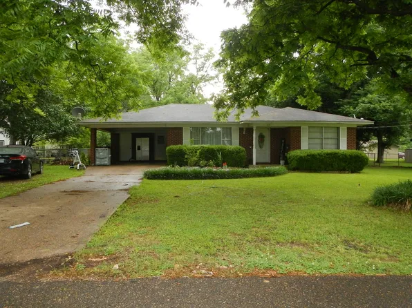 411 Moses St, Hope, AR 71801