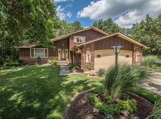 9436 Chesapeake Dr, North Royalton, OH