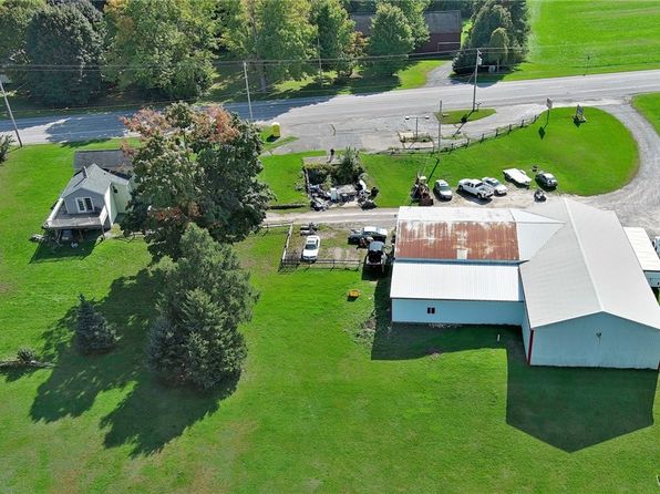 10775 Ridge Rd, Medina, NY 14103