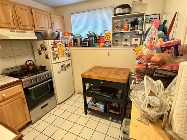 108 Perkins St APT 4, Boston, MA 02130