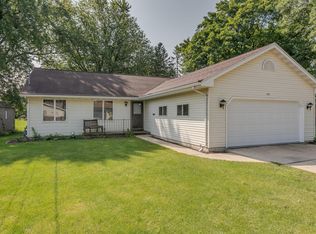 707 W McKinley Ave, Little Chute, WI 54140
