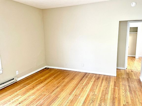 2nd image of 323 Prospect Ave NE APT 3