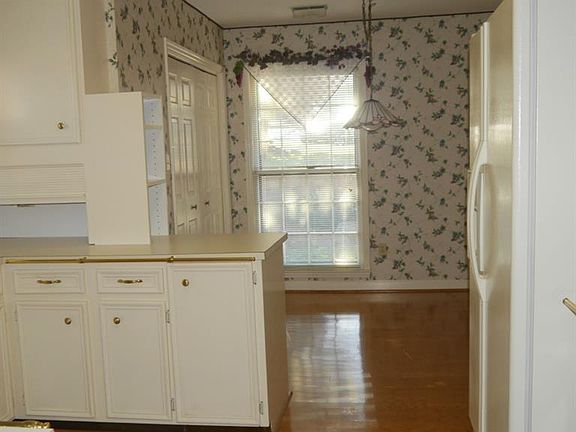 3rd image of 4358 Woodglen Ln #15