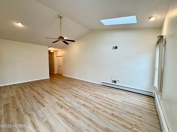 4th image of 23 Westminster Dr