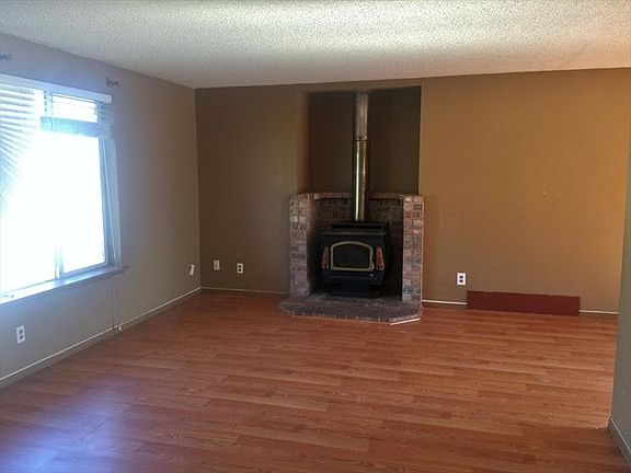 5th image of 17524 12th Ave E