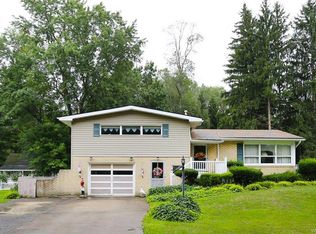 651 Creekside Dr, Alden, NY 14004