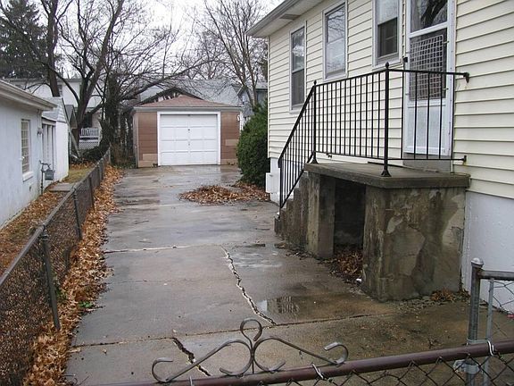 2nd image of 706 Reasor Pl