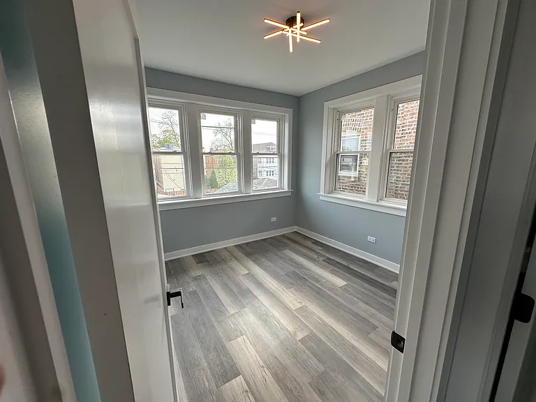 5131 W Roscoe St #2 — Photo 7