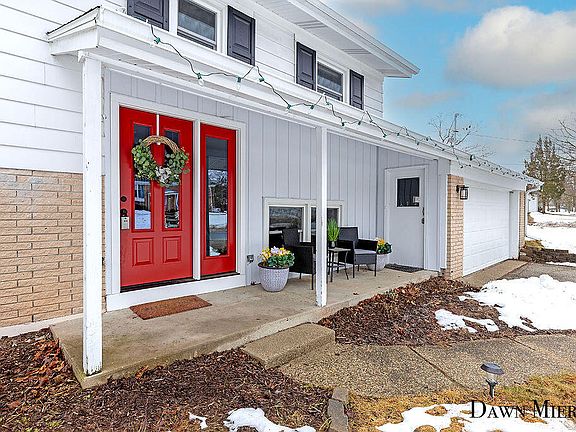 5th image of 2340 Briar Hills Dr NE