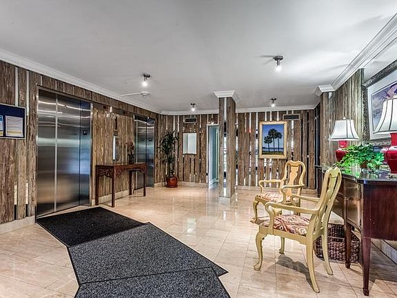 4th image of 5020 Bayshore Blvd APT 405