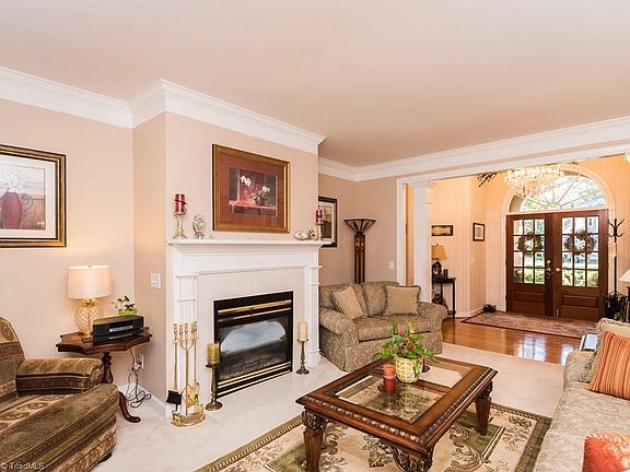 4th image of 218 Cypress Pt