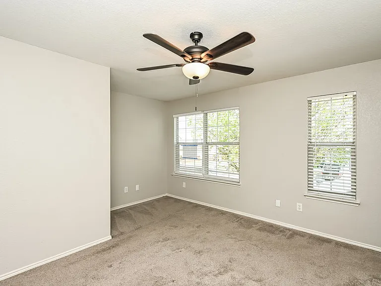 1424 Pine Ln — Photo 12