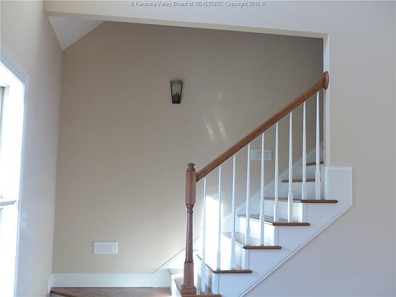 4th image of 161 Bartlett St