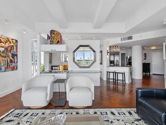5th image of 111 SE 8th Avenue #1001