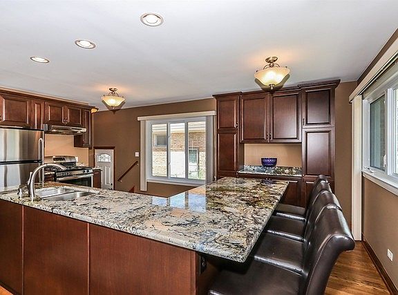 3rd image of 4932 N Nordica Ave