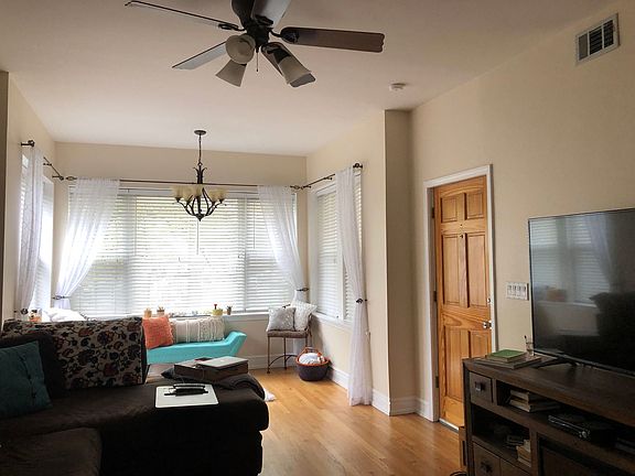 2nd image of 5412 W Montrose Ave #1
