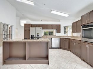 129 Harbor Lake Cir, Greenacres, FL 33413