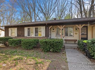 5796 Ridgebrook Ave SE, Grand Rapids, MI 49508