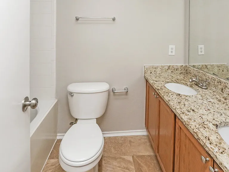 230 Westminster Dr — Photo 12