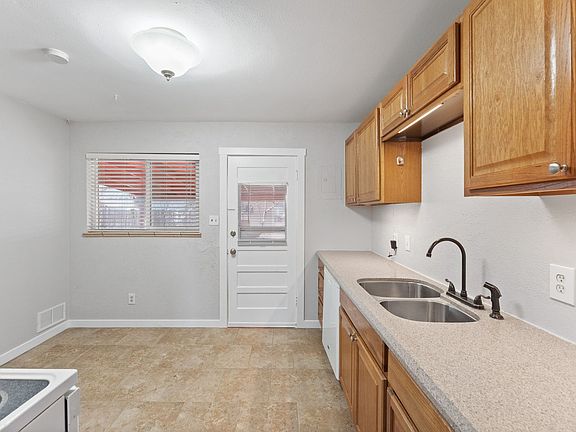 4th image of 2810 Wood Ave
