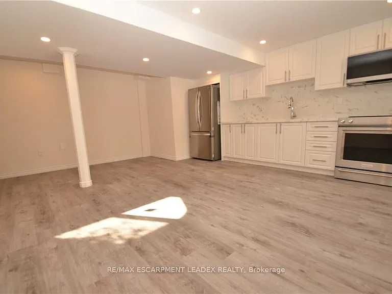4 Findlay Dr #B — Photo 9