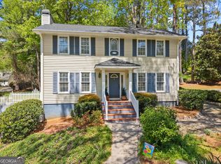 584 Long Oak Dr, Gainesville, GA 30501