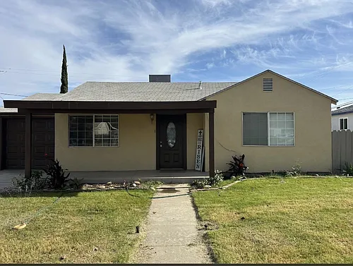 1635 W Fountain Way Photo 1