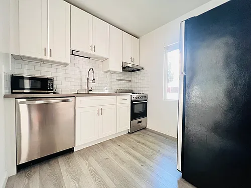 5525 Harold Way Photo 1