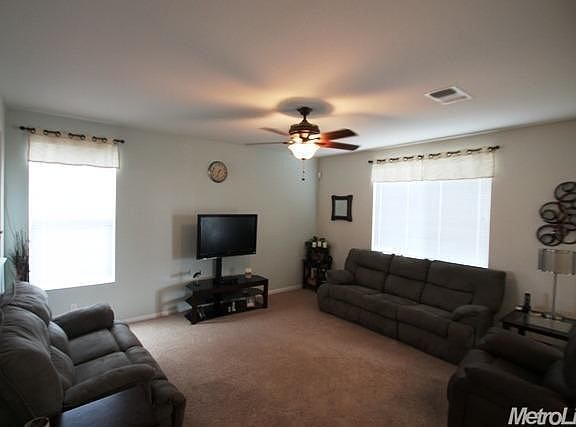 4th image of 301 Somerton Ct