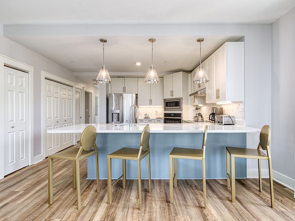 Breakfast bar seating