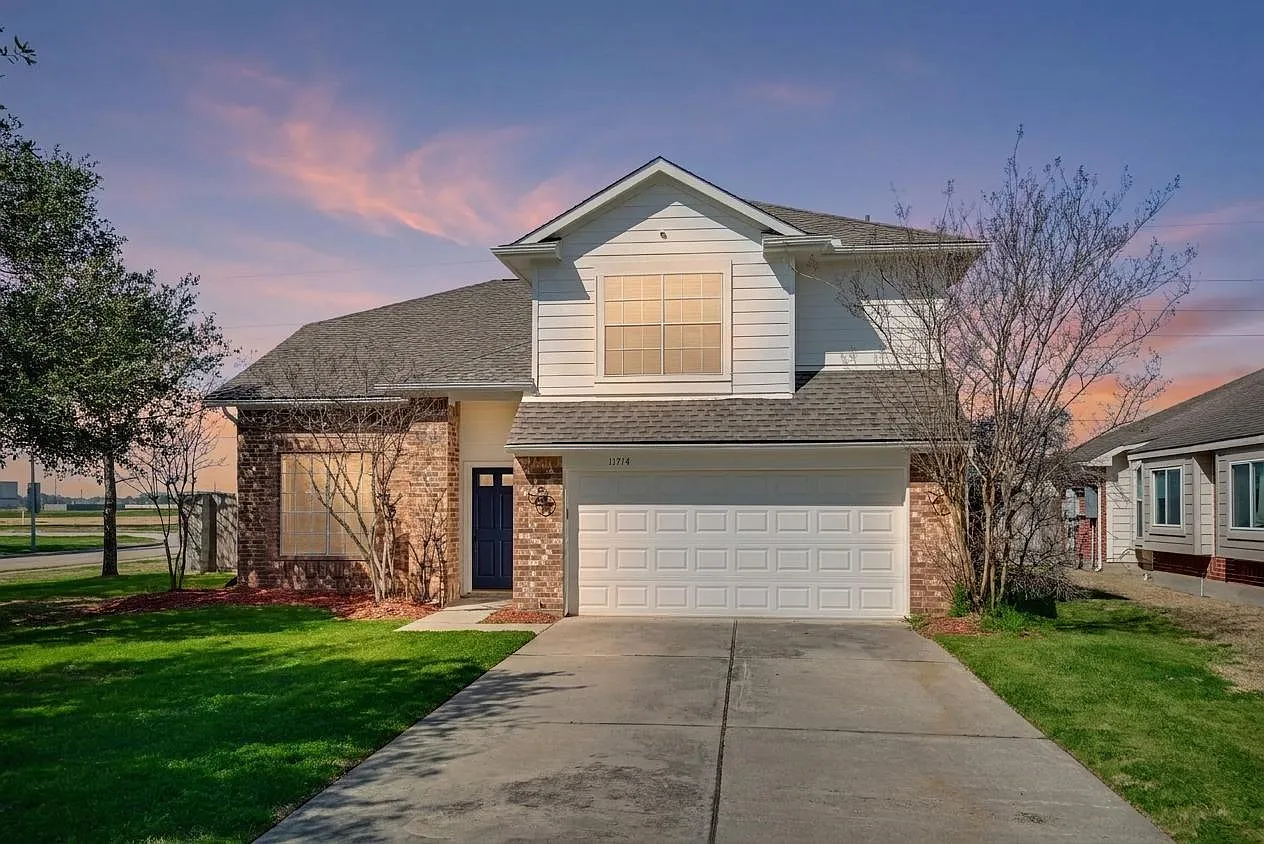 4 bed, 2.5 bath, 2108 sqft, $2,400 — Photo 1