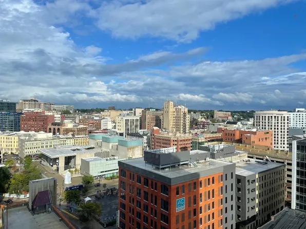 117 Campau Cir NW, Grand Rapids, MI 49503