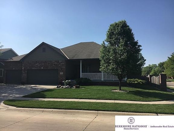 2nd image of 2411 Heritage Ln