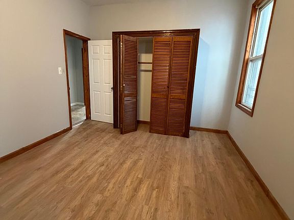 5th image of 3287 Hull Ave #3